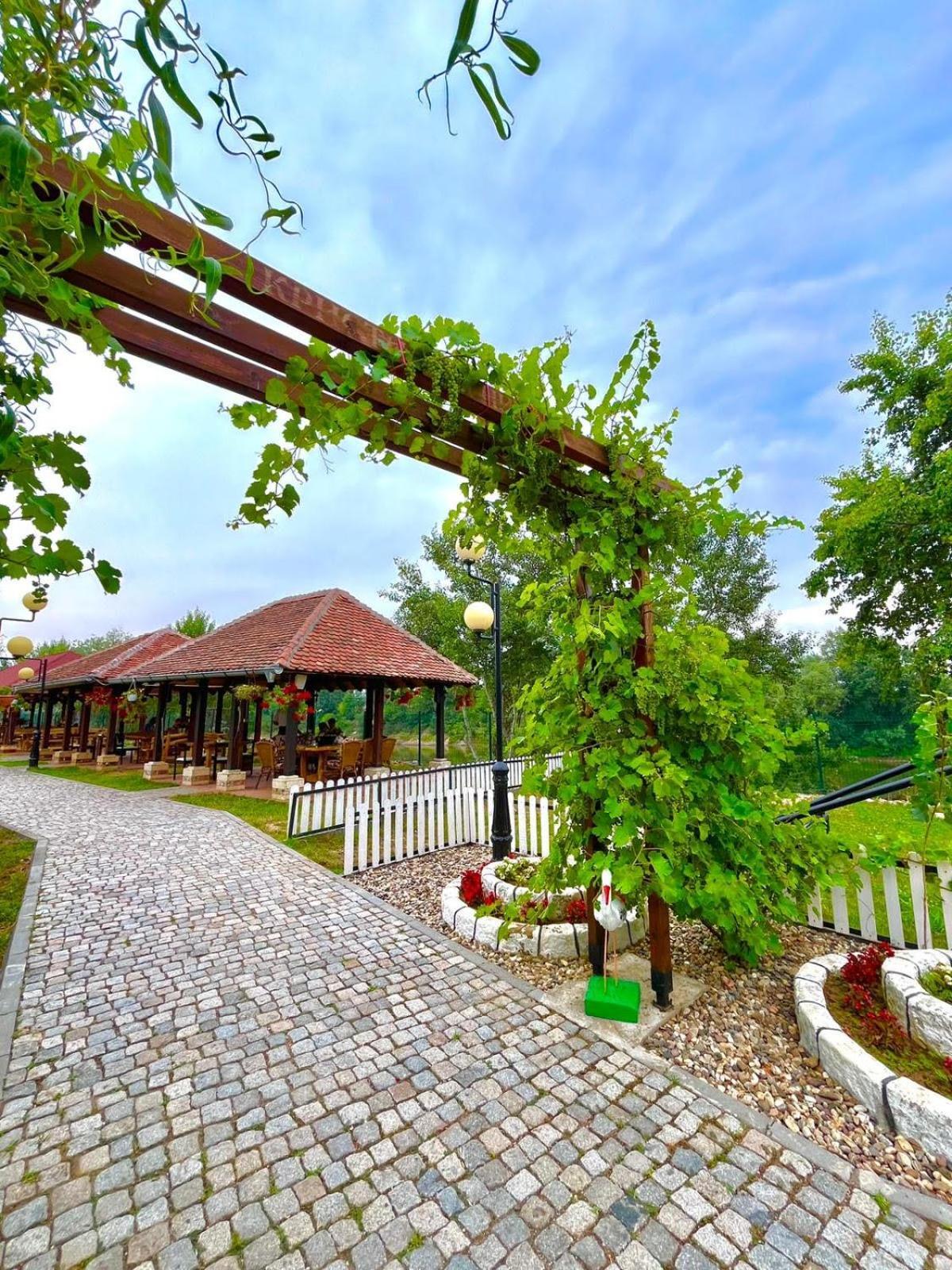Ferienwohnung Moravska Obala - Prenociste I Restoran Velika Plana Exterior foto